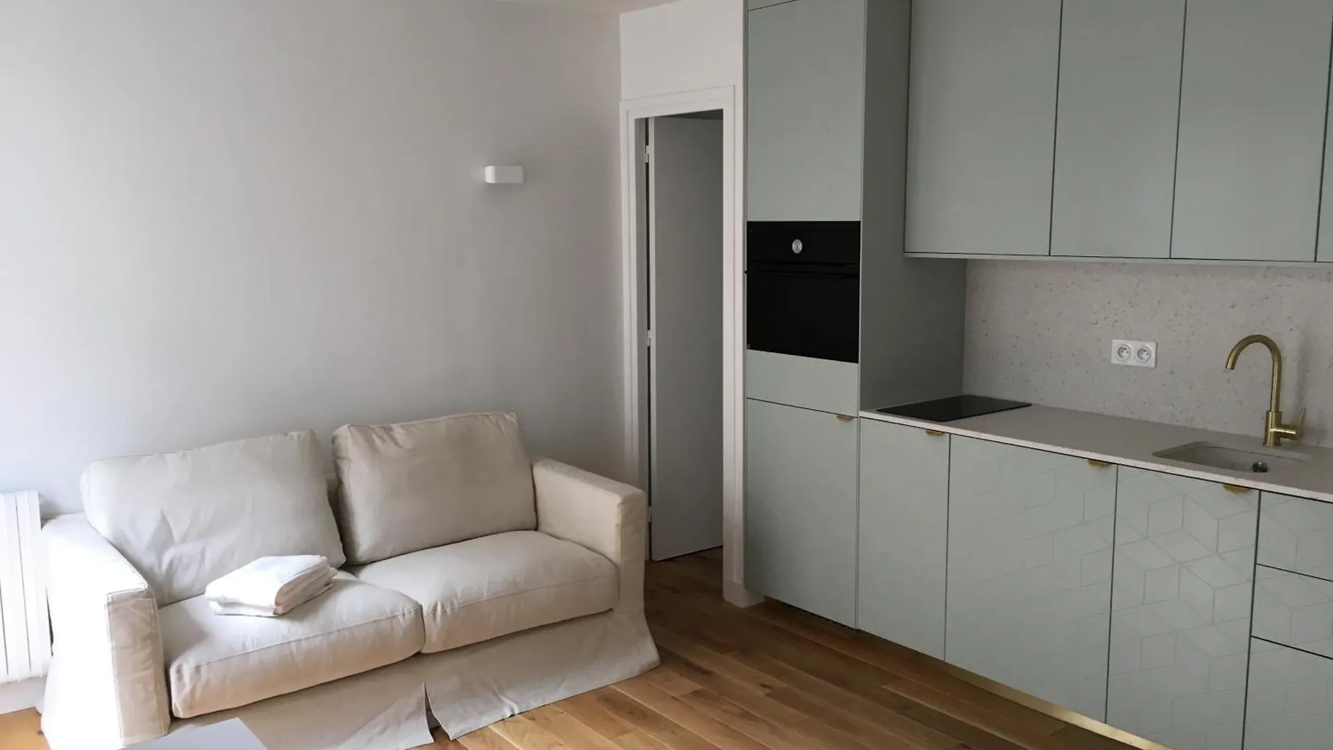 Apartment Nice Studio At Saint-Paul, Le Marais Paris France
